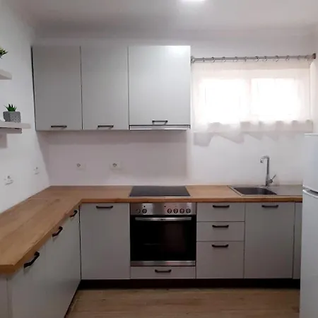 House By The Waves-saranda بيت للعطل ساراندا