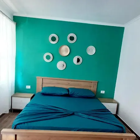House By The Waves-saranda بيت للعطل