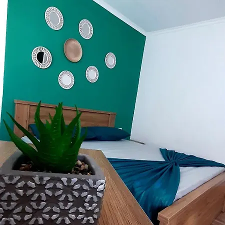 House By The Waves-saranda بيت للعطل *