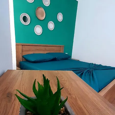 House By The Waves-saranda بيت للعطل *